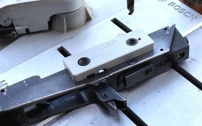 Kylkikiskon reikien poraaminen porausjigillä (8.5 mm reiät, vastamutteria käytettäessä)