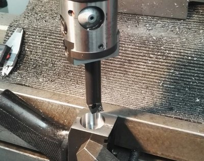 Reiän avarrus putkiperän mittaan